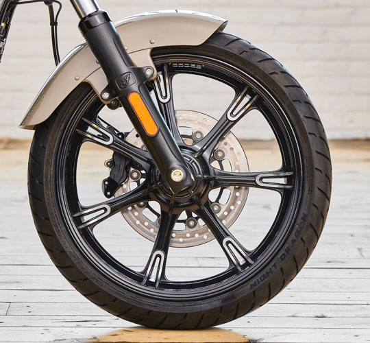 Gjutna 19"-fälgar med frästa spår